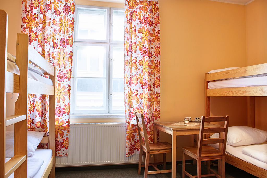 Frolic Goats Hostel พอซนาน ภายนอก รูปภาพ