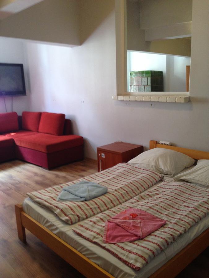 Frolic Goats Hostel พอซนาน ภายนอก รูปภาพ
