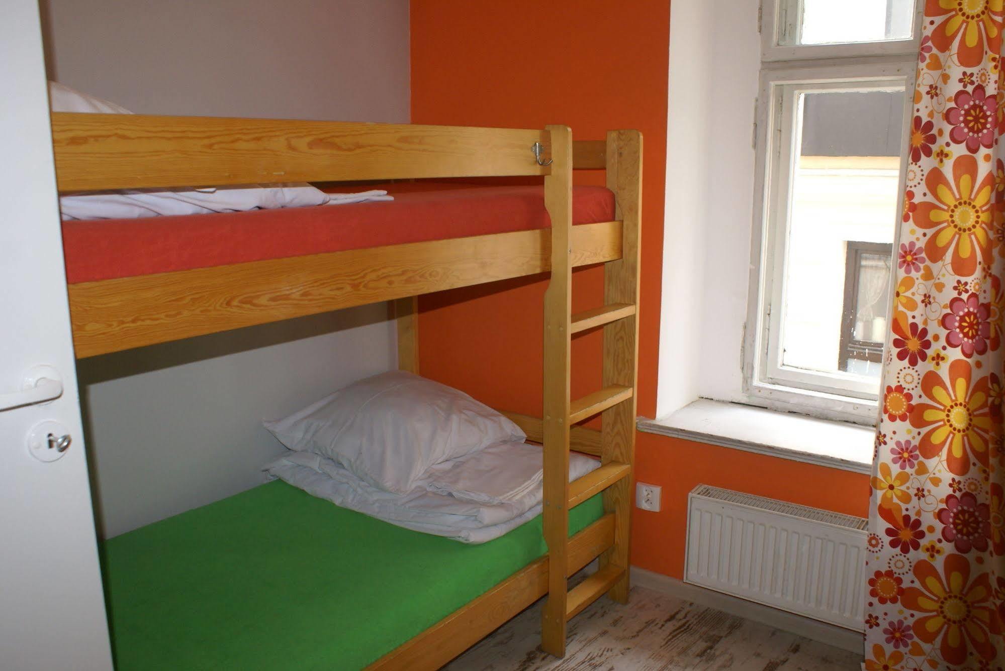 Frolic Goats Hostel พอซนาน ภายนอก รูปภาพ
