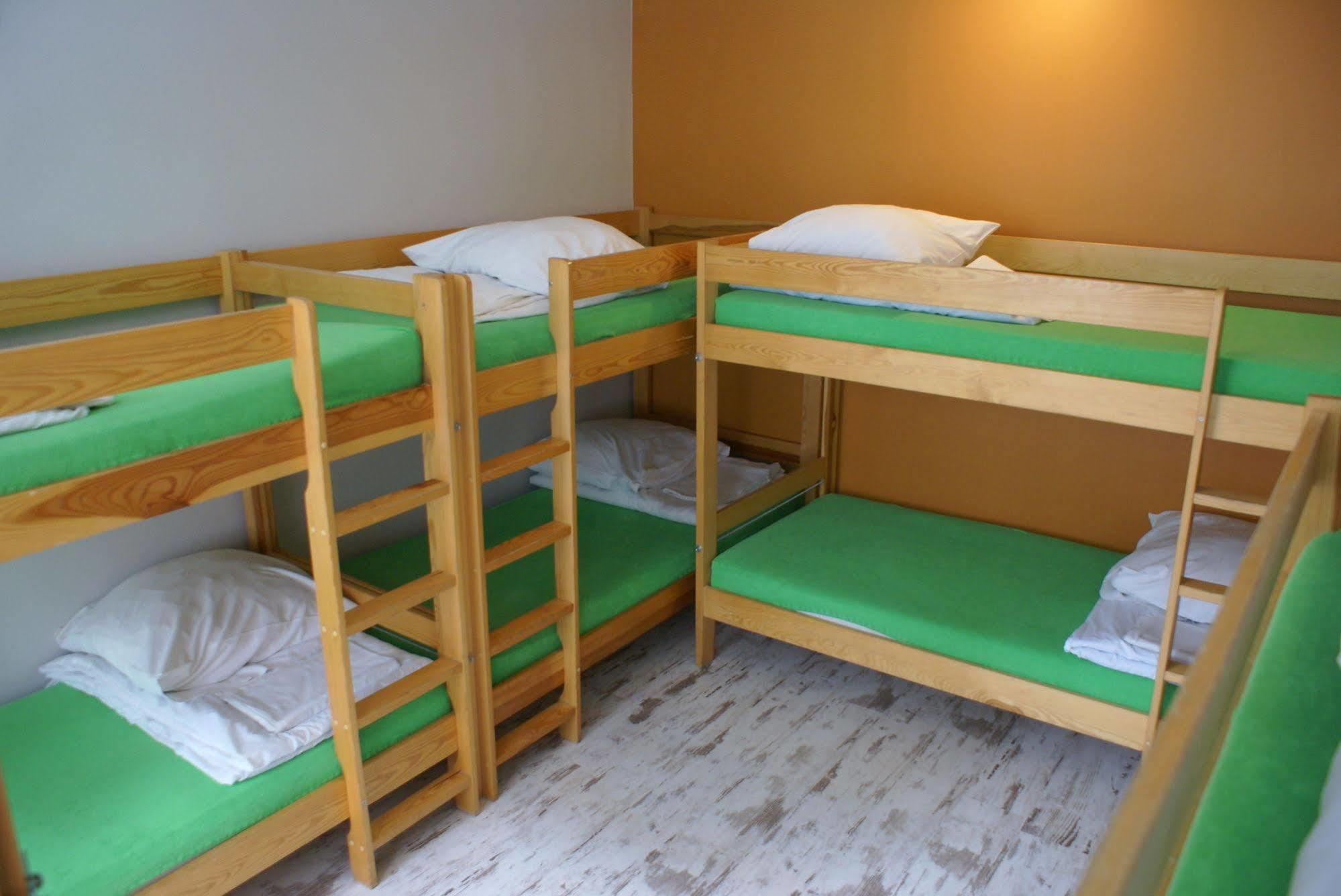 Frolic Goats Hostel พอซนาน ภายนอก รูปภาพ