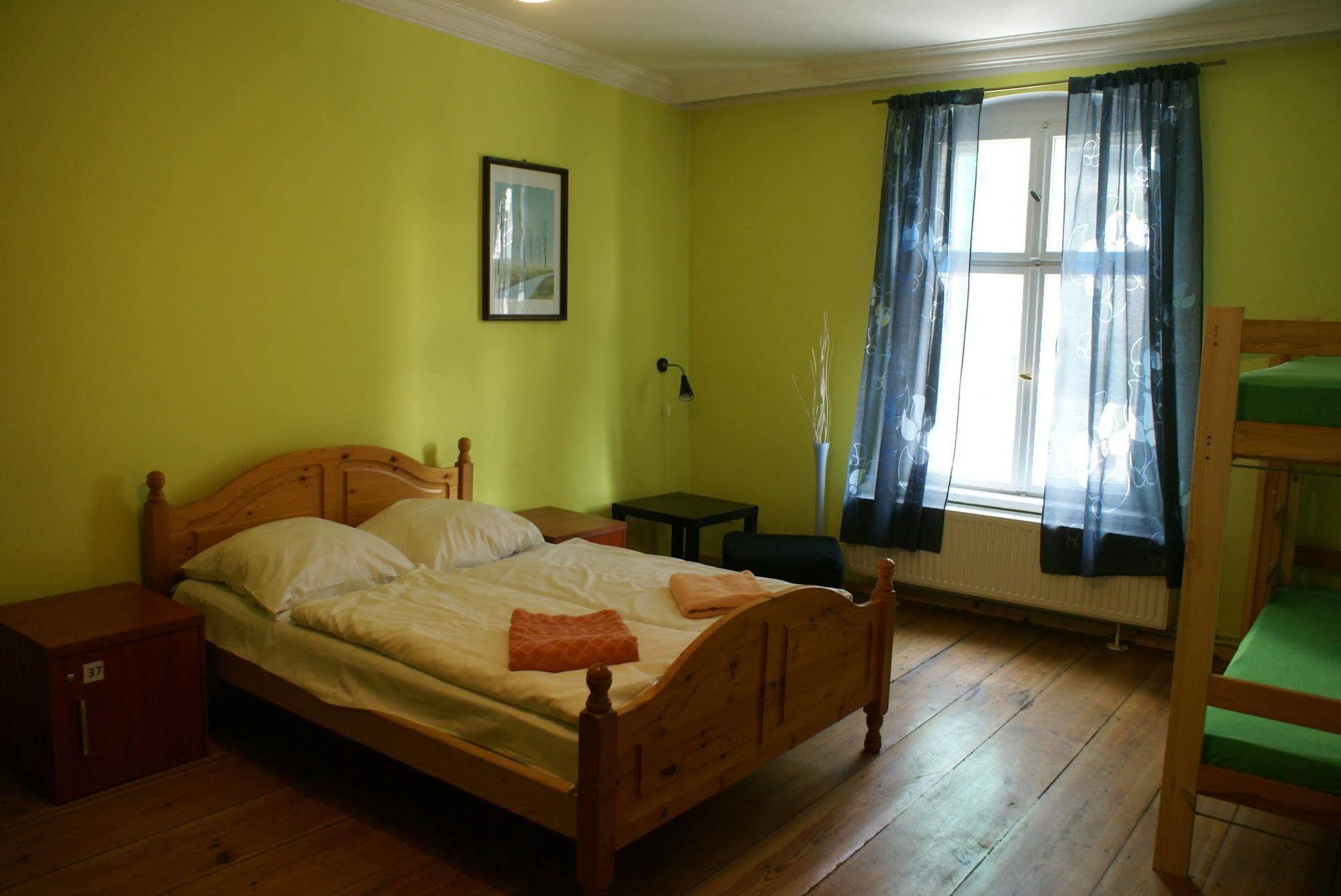 Frolic Goats Hostel พอซนาน ภายนอก รูปภาพ