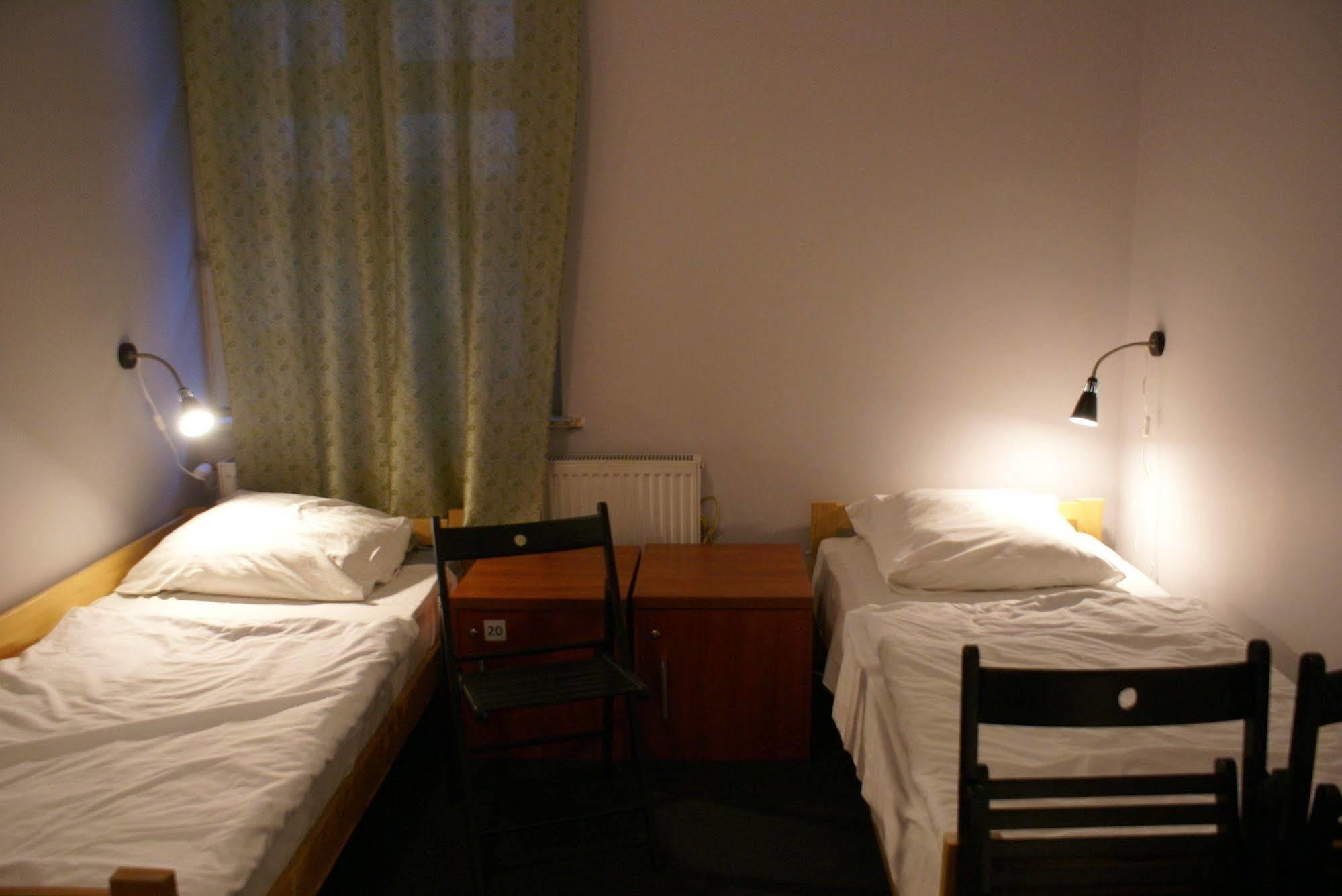 Frolic Goats Hostel พอซนาน ภายนอก รูปภาพ