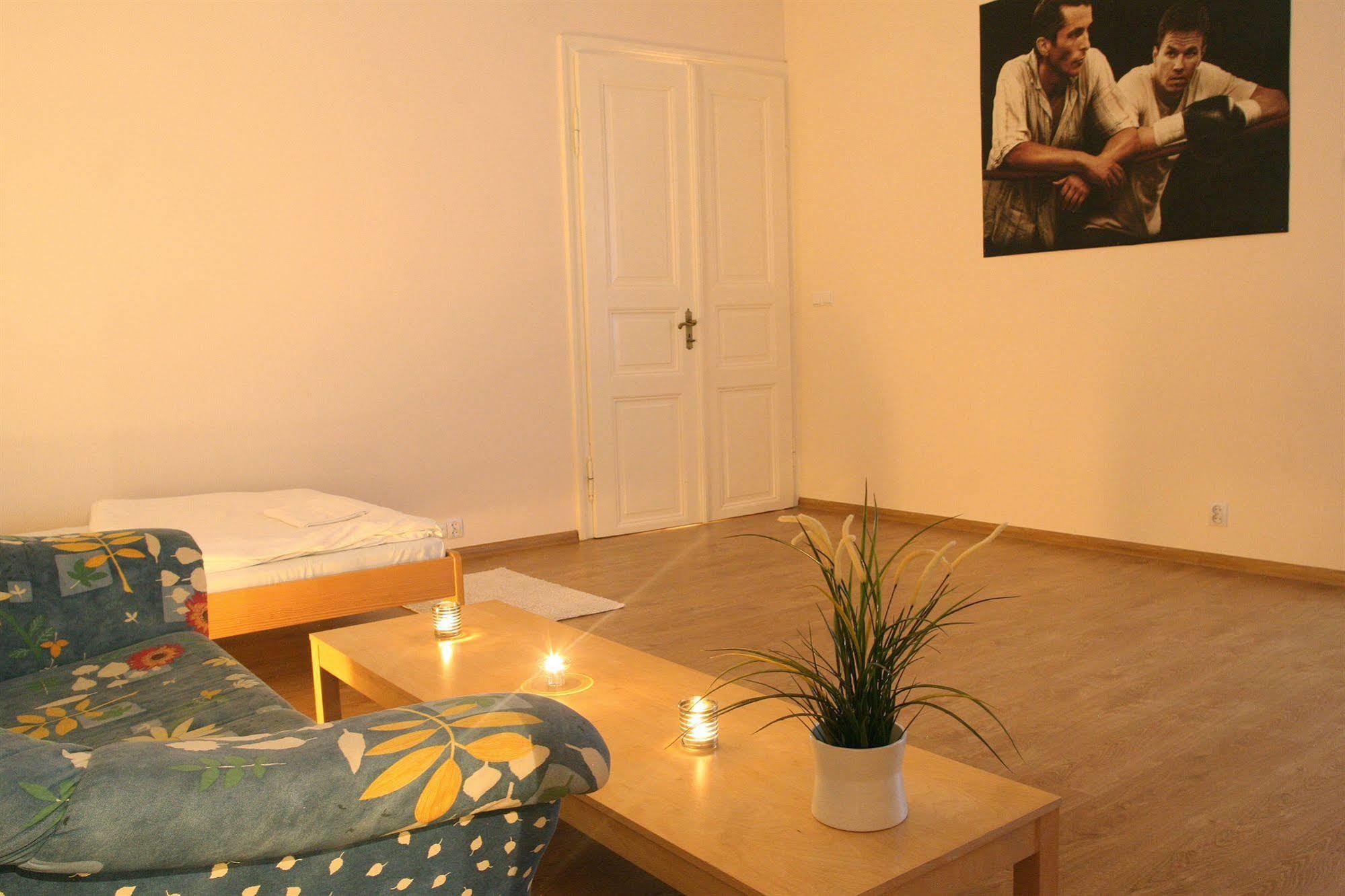 Frolic Goats Hostel พอซนาน ภายนอก รูปภาพ