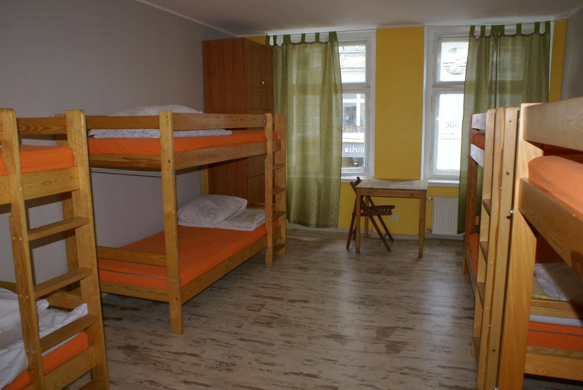 Frolic Goats Hostel พอซนาน ภายนอก รูปภาพ