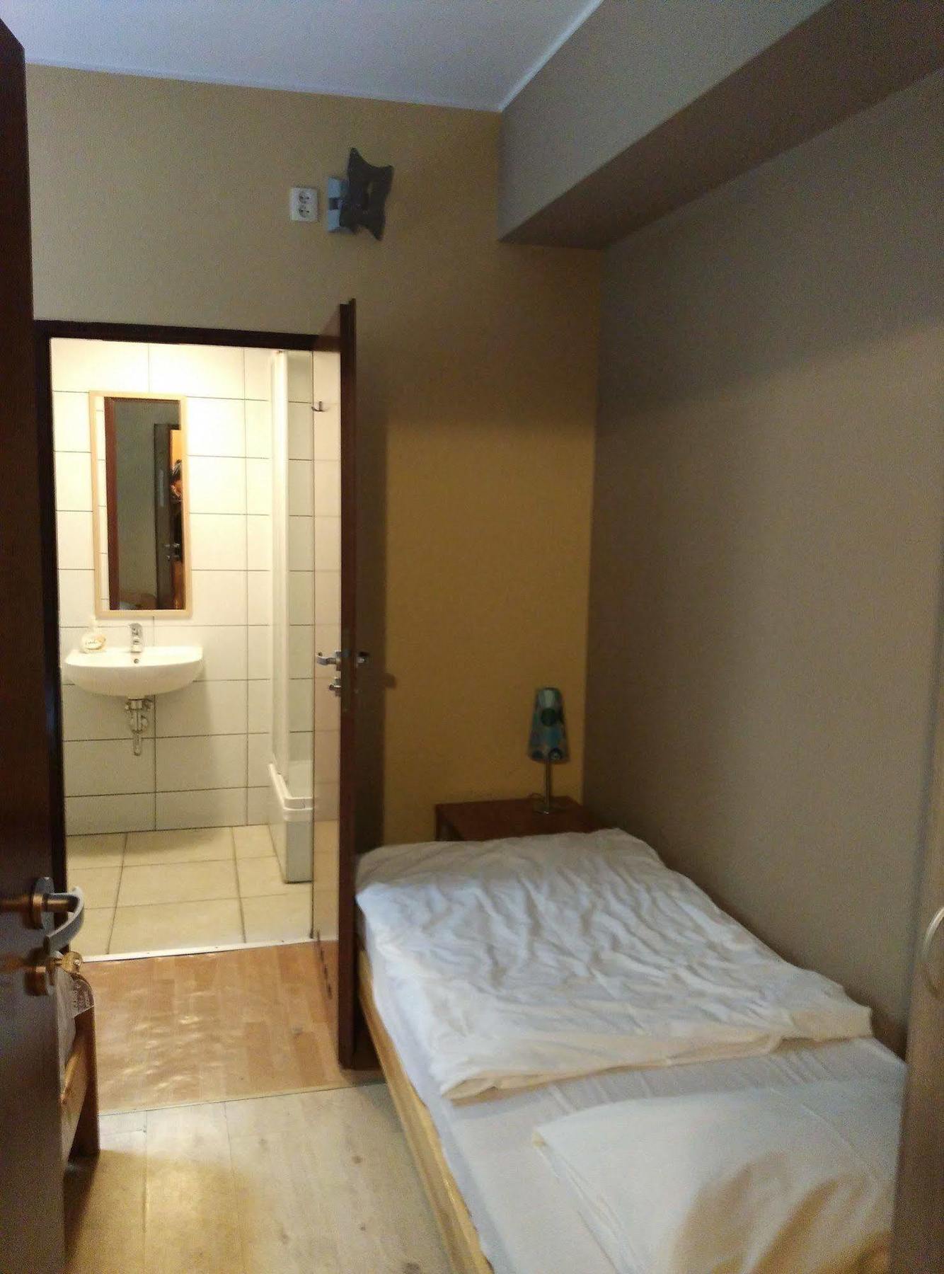 Frolic Goats Hostel พอซนาน ภายนอก รูปภาพ