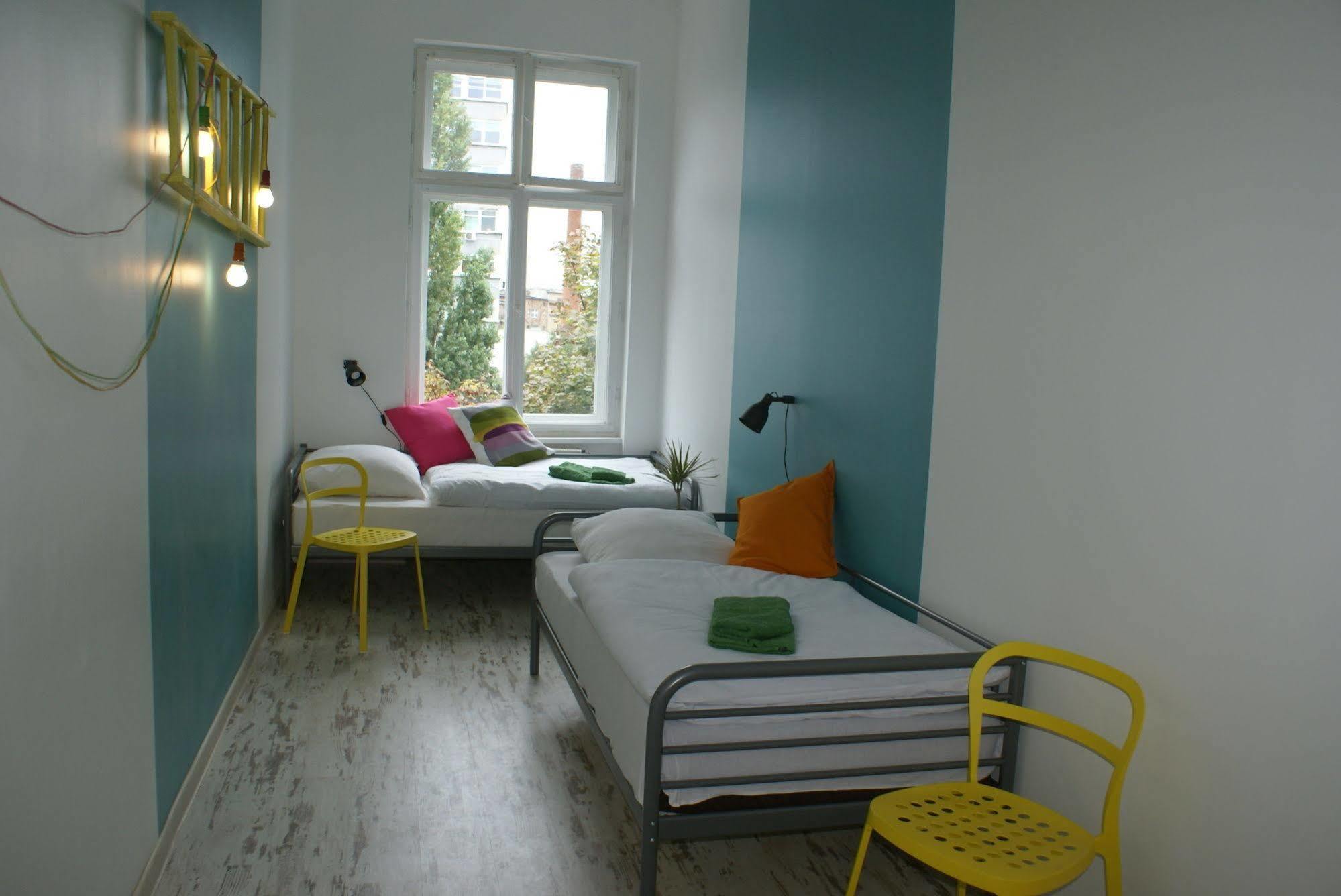 Frolic Goats Hostel พอซนาน ภายนอก รูปภาพ