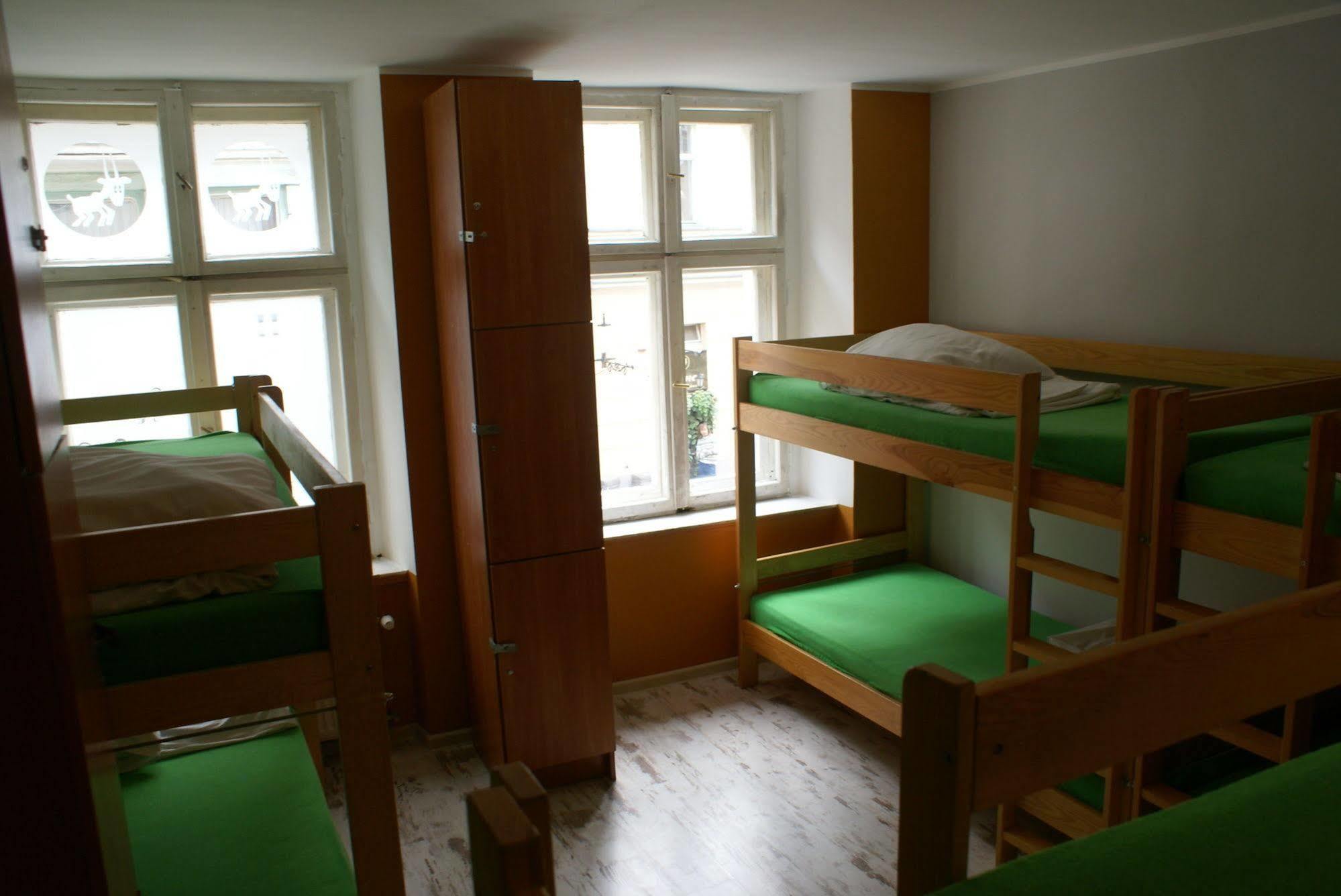 Frolic Goats Hostel พอซนาน ภายนอก รูปภาพ